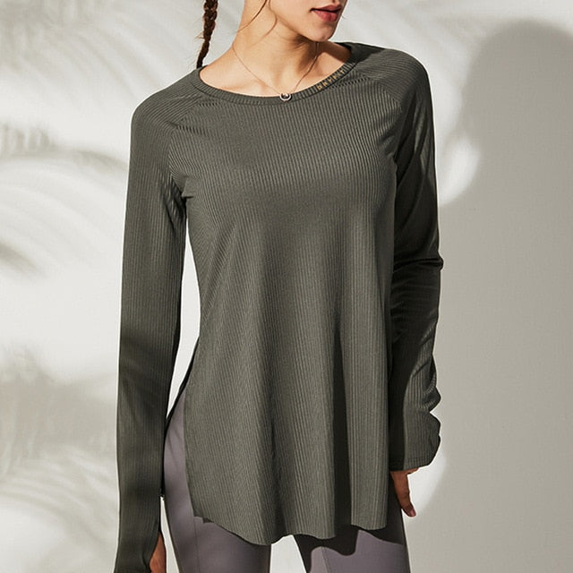 The everyday shirt Loose long sleeve top with thumb holes